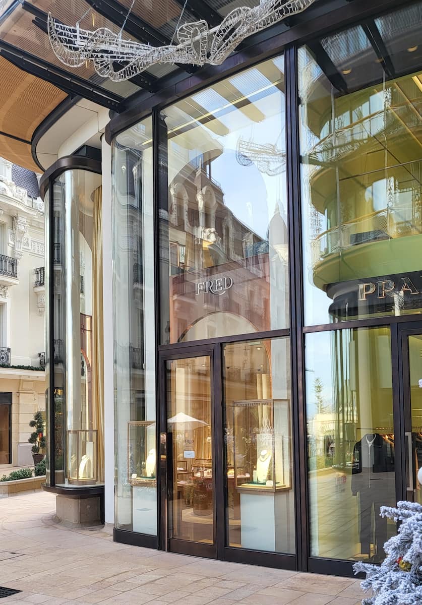 One Monte-Carlo center One Monte-Carlo center