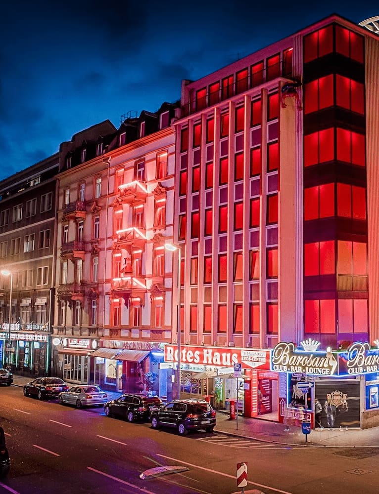 Vita notturna del quartiere della stazione