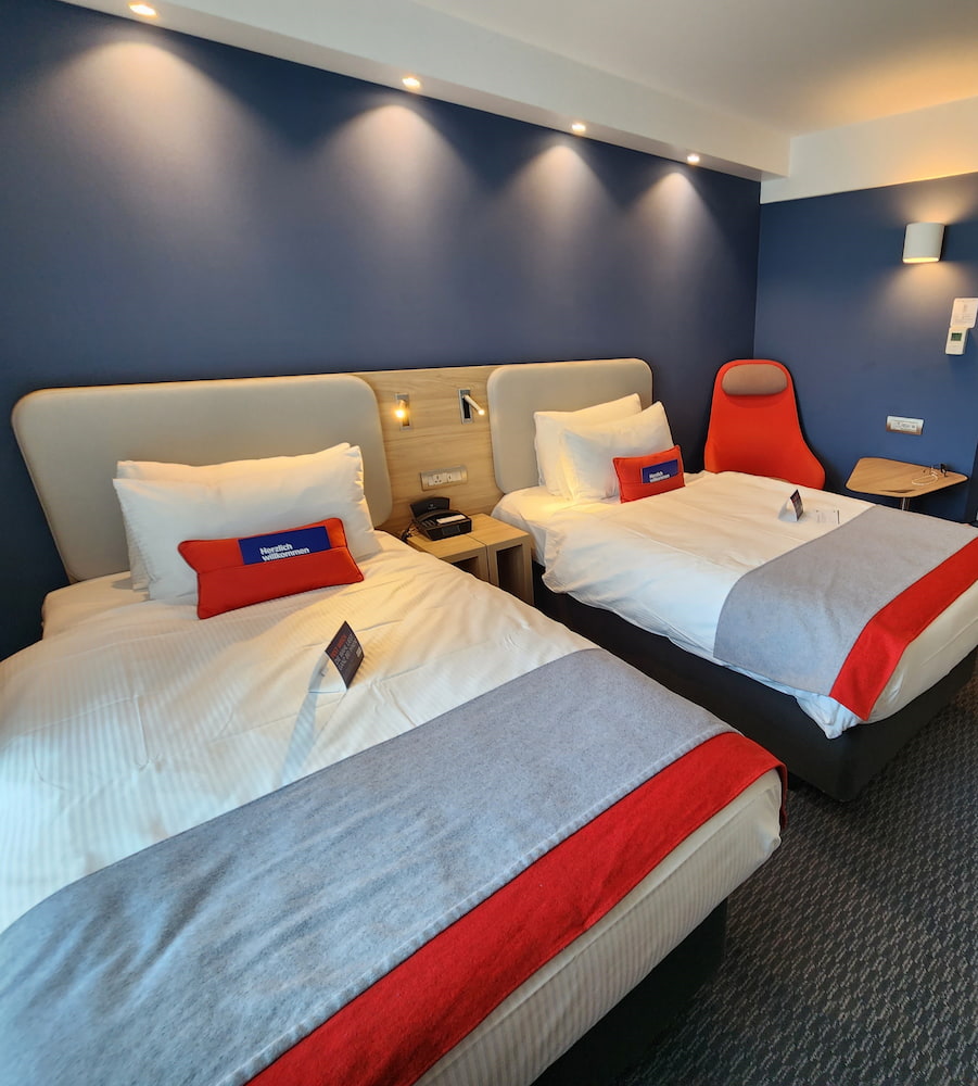 Holiday Inn Express Holiday Inn Express