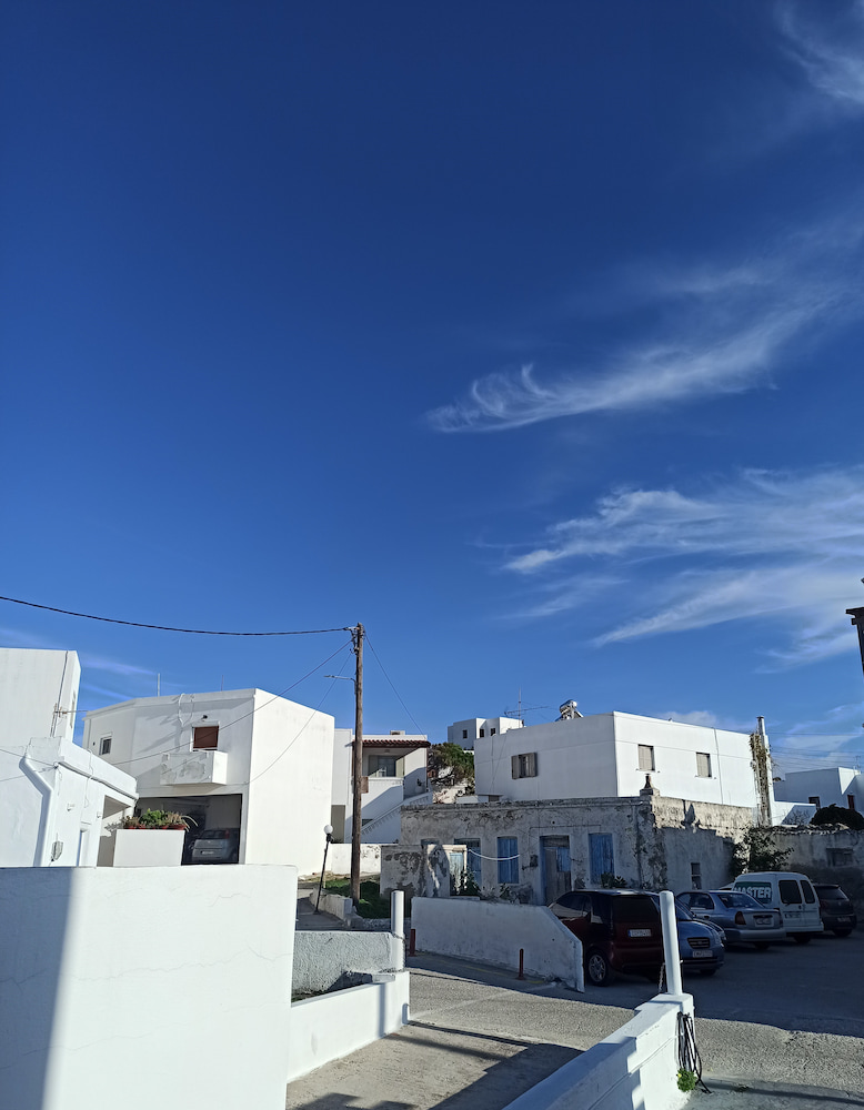 Triovasalos, Milos Triovasalos, Milos