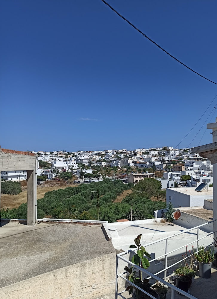 Triovasalos, Milos Triovasalos, Milos