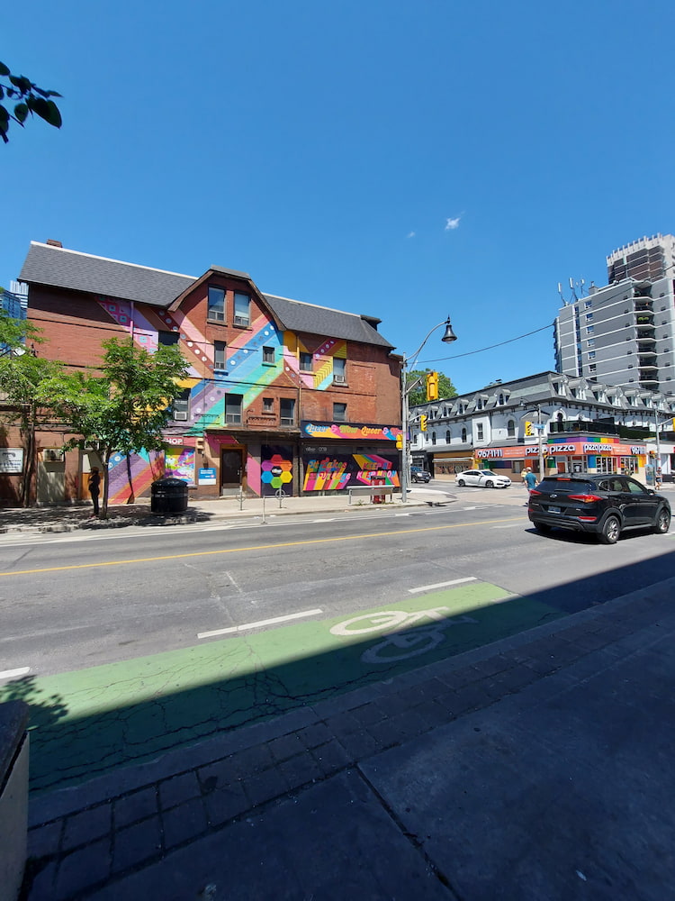 Church-Wellesley_Village_Toronto-9