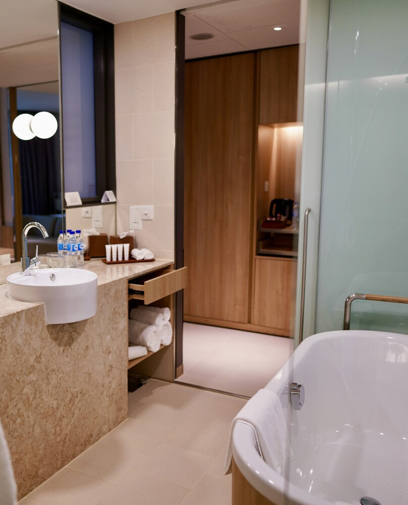 Crowne Plaza Changi Airport Crowne Plaza Changi Airport