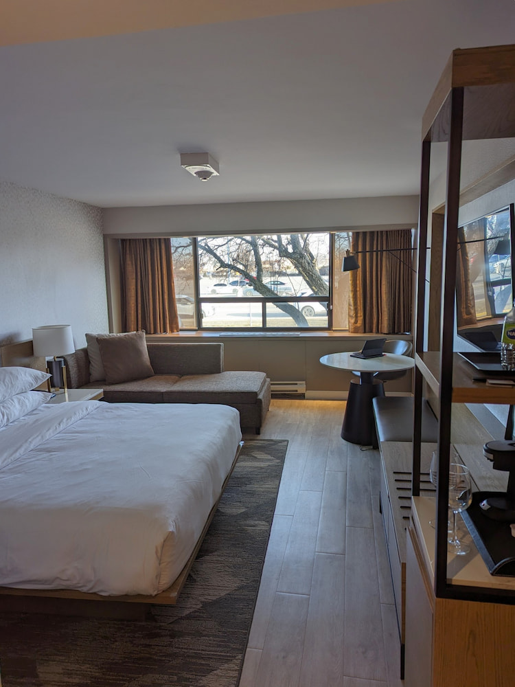 Sheraton Montreal Airport Hotel