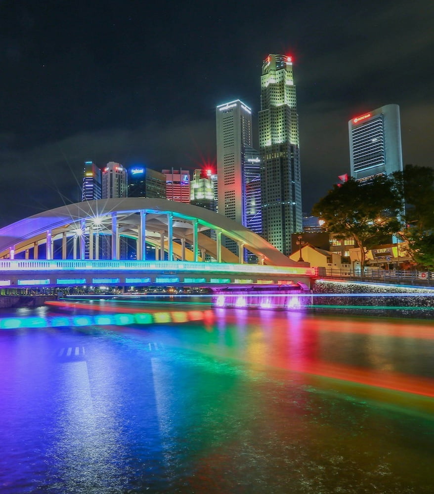 Vita notturna sul fiume Singapore Vita notturna sul fiume Singapore