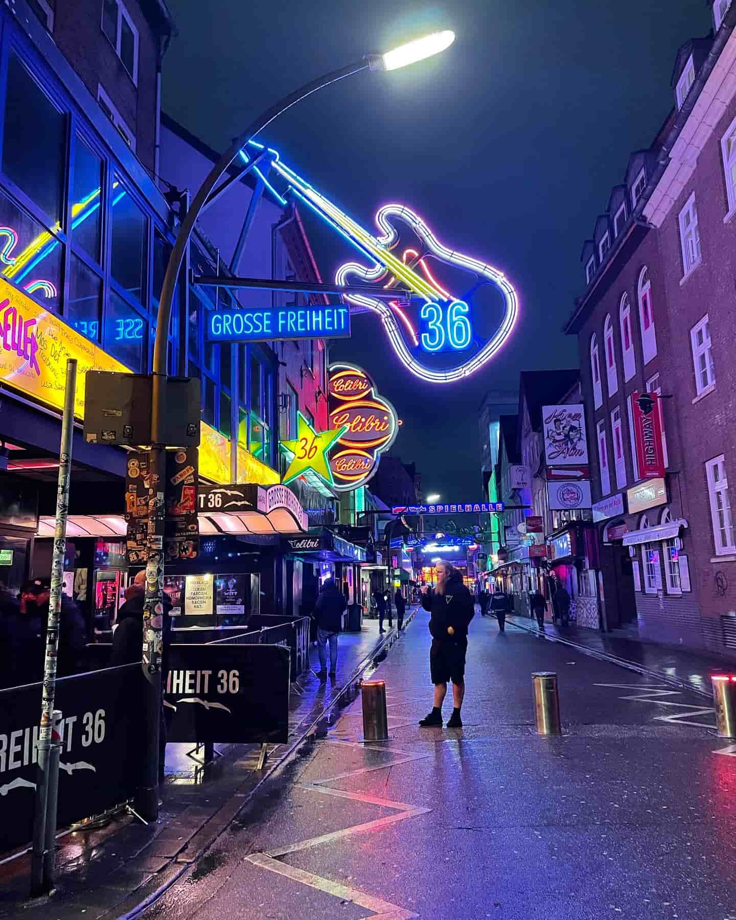 Vita notturna Reeperbahn St. Pauli, Amburgo, Germania Vita notturna Reeperbahn St. Pauli, Amburgo, Germania