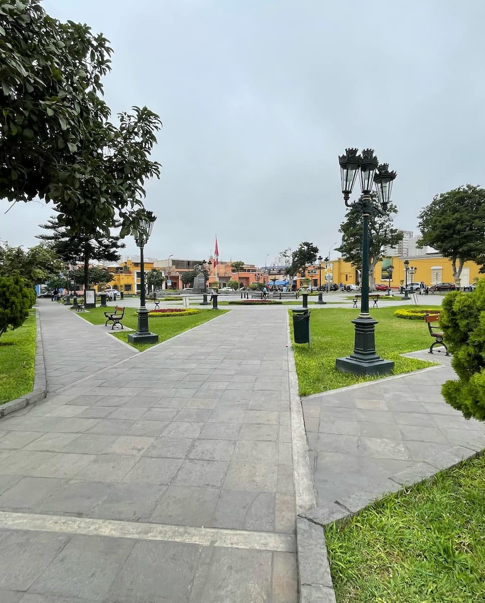 Plaza Bolivar, Lima