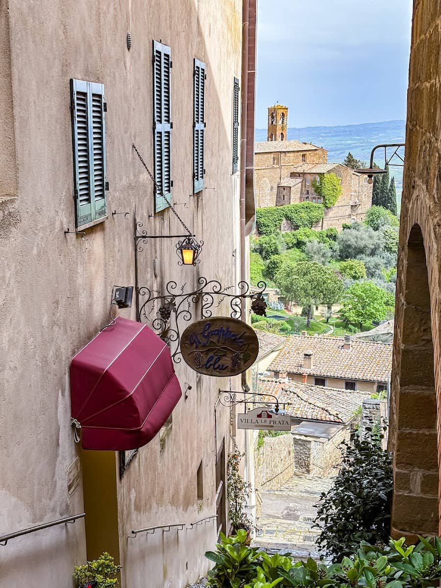 Taverna Il Grappolo Blu, Val d'Orcia, Tuscany Taverna Il Grappolo Blu, Val d'Orcia, Tuscany
